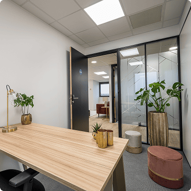 Bureau privé décoré du centre B’Coworker à Roubaix