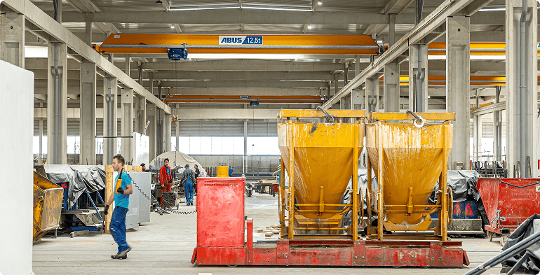Usine de production CIR PREFA dédié à la fabrication d'éléments préfabriqués en béton.