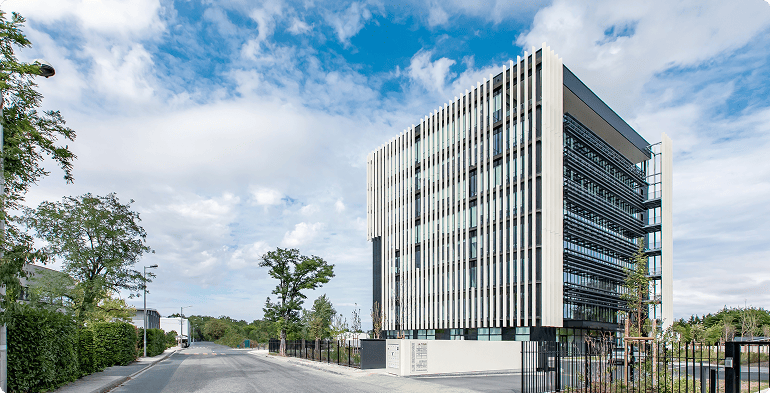 Vue d'ensemble du Bridge, pôle immobilier majeur de BMG Foncière à Mérignac.