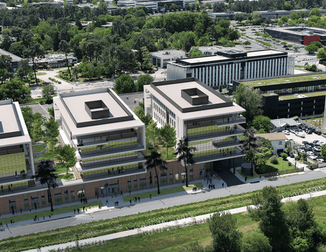 Vue aérienne en perspective du programme SPI à Mérignac, montrant son implantation dans environnement urbain, BMG Foncière.