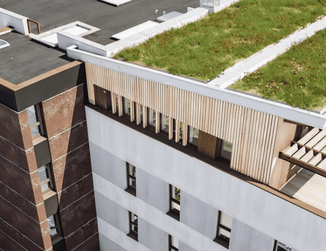 Vue aérienne de la toiture végétalisée et des terrasses du programme Mona à Pessac, BMG Foncière, filiale du Groupe FSDV.