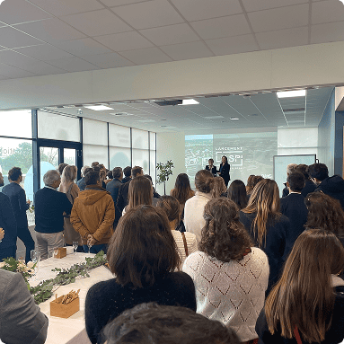 Invités réunis lors de la pose de la première pierre du projet SPI à Mérignac.
