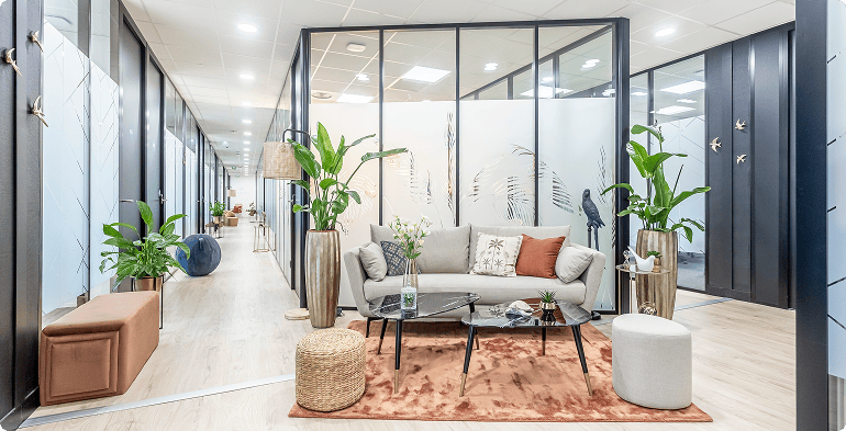 SIMI 2024 : espace de coworking B’CoWorker illustrant l’offre de bureaux flexibles présentée par BMG Foncière.