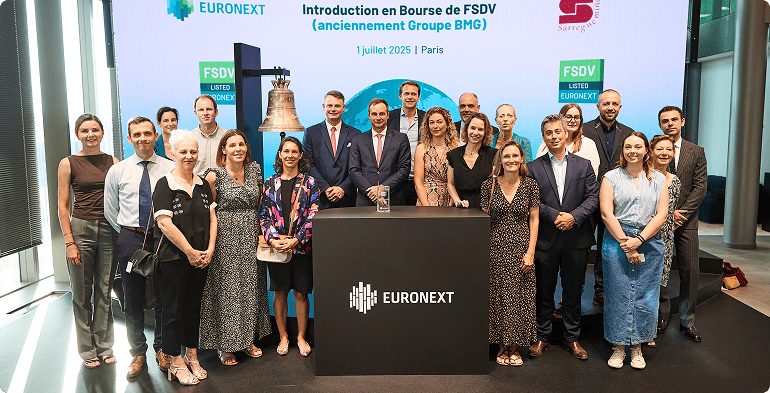 Photo des équipes lors de la cérémonie à Euronext Paris.